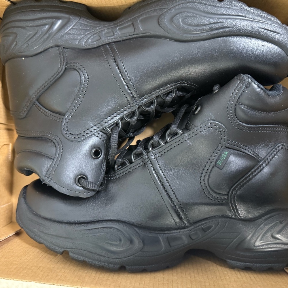 WOMENS BRAND NEW REEBOX IN BOX Black Boots with Chunky Design and Thick Sole 8.5